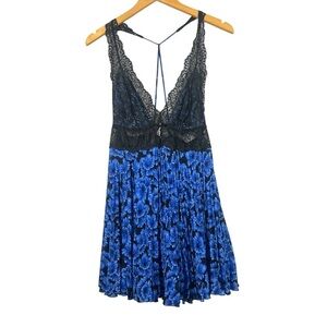 Seductive Wear by Cinema Etoile Dark Floral and Lace Mini Slip V Neck Dress M